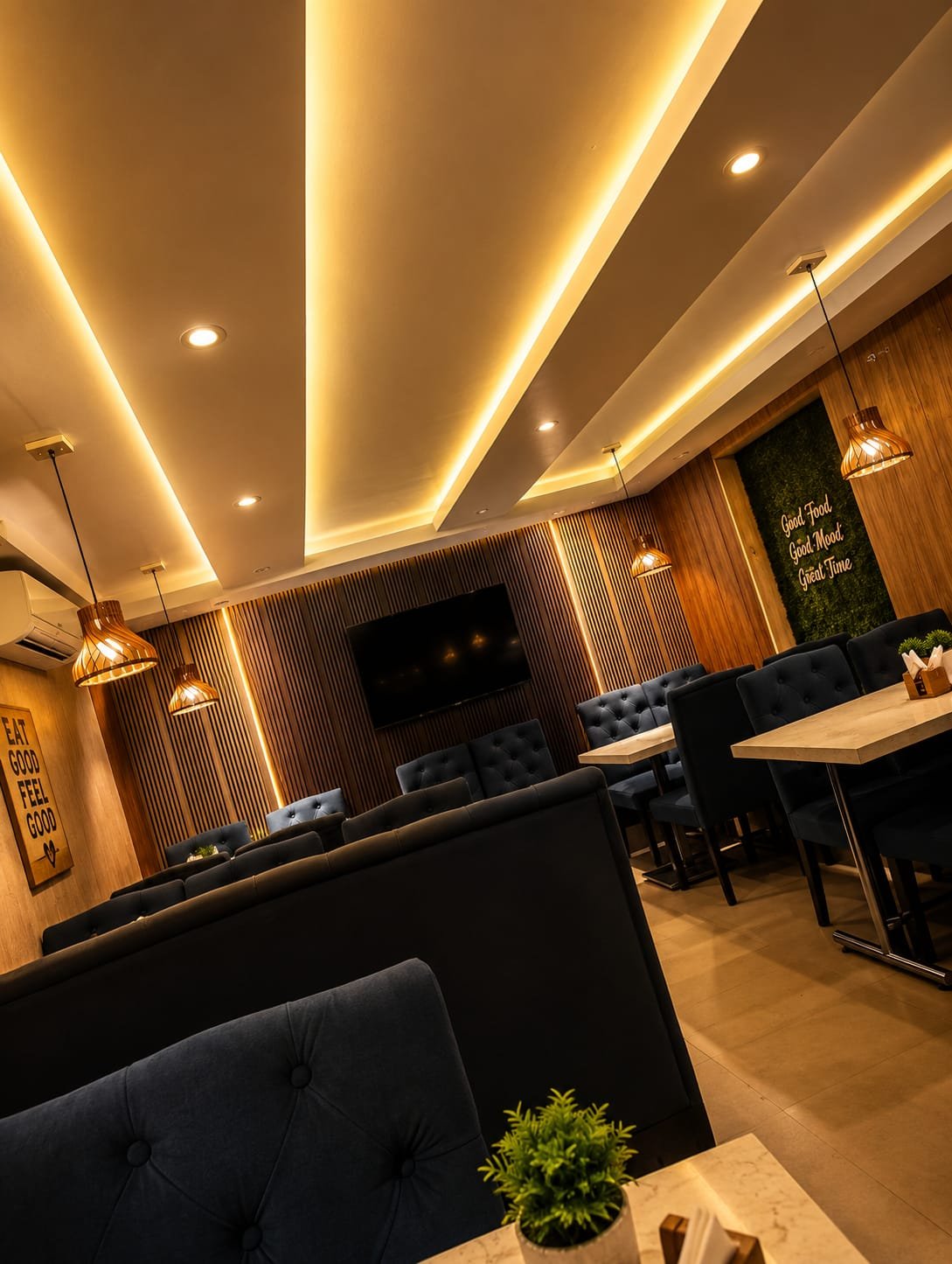 Marhaba Restaurant table setting